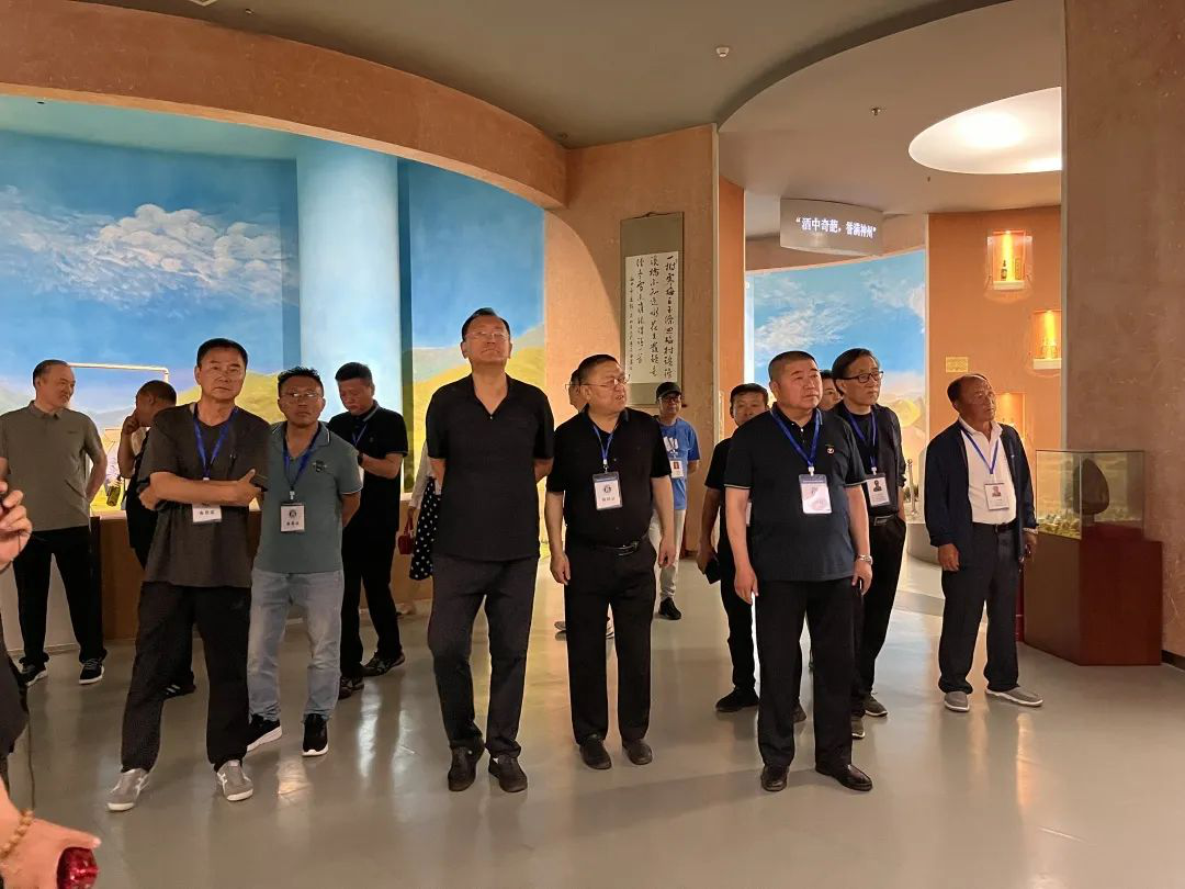8匯1跨省考察交流 共謀合作雙贏——寬甸鴨綠江商會到通天酒業參觀考察 2-1432.png