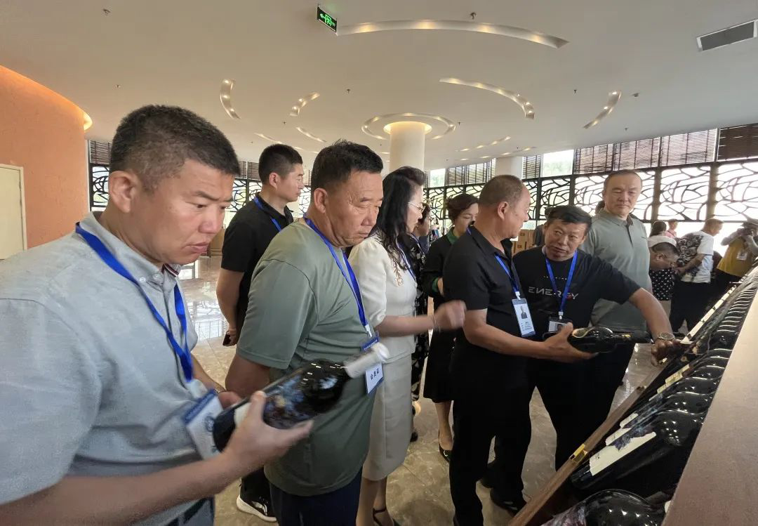 8匯1跨省考察交流 共謀合作雙贏——寬甸鴨綠江商會到通天酒業參觀考察 2-1923.png